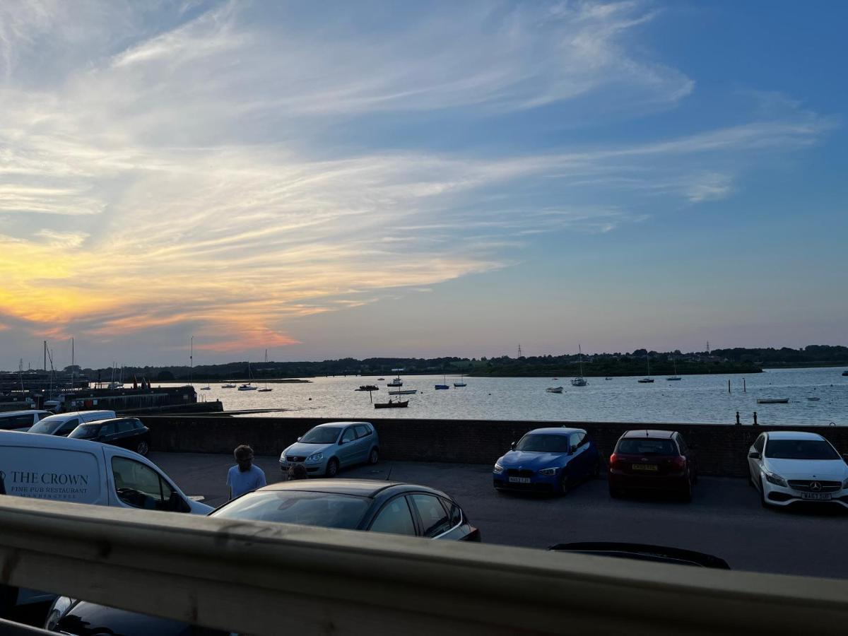 The Crown Pub And Hotel Manningtree Exterior photo